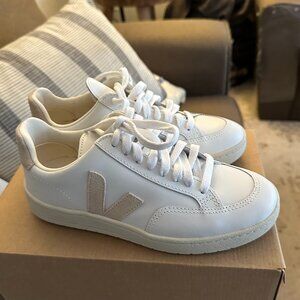 Women's Vejas V12 Size 6 - Brand new in the box! White Sable